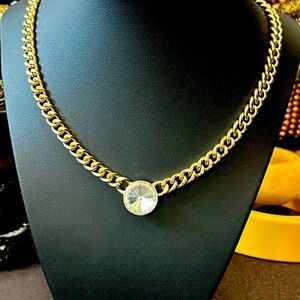 Stunning gold tone necklace centered with alarge crystal glass rhinestone